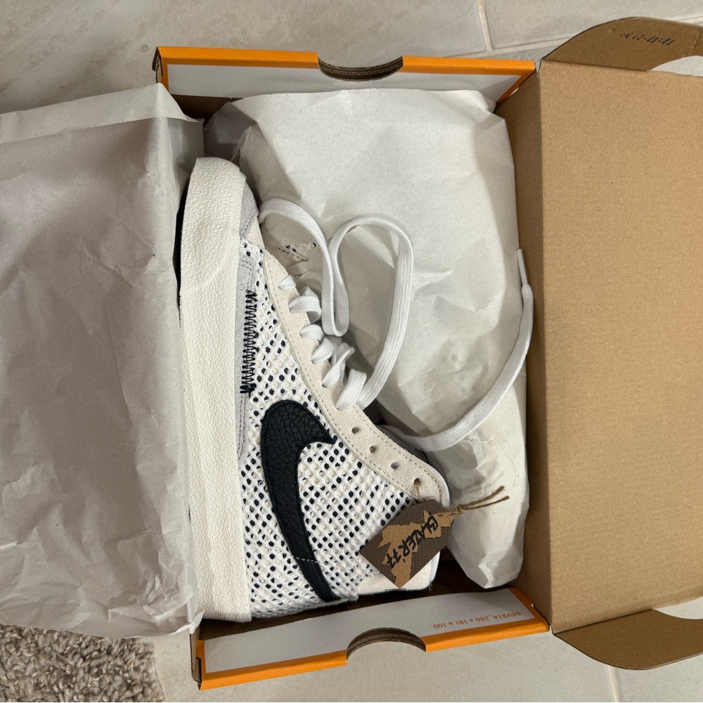 Nike Kids Sneakers - White with Black Swoosh